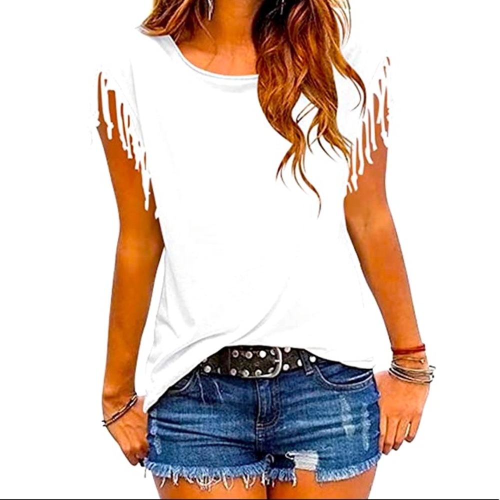 🆕🤍 Adorable White Fringe Short Sleeve Top